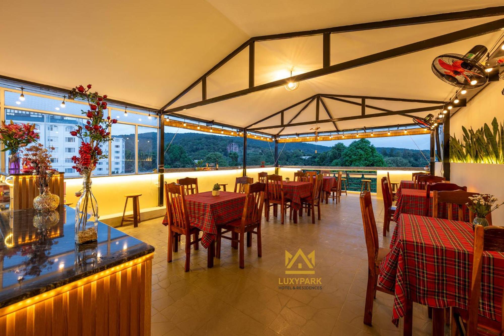 Luxy Park Hotel - Phu Quoc Centre Buitenkant foto