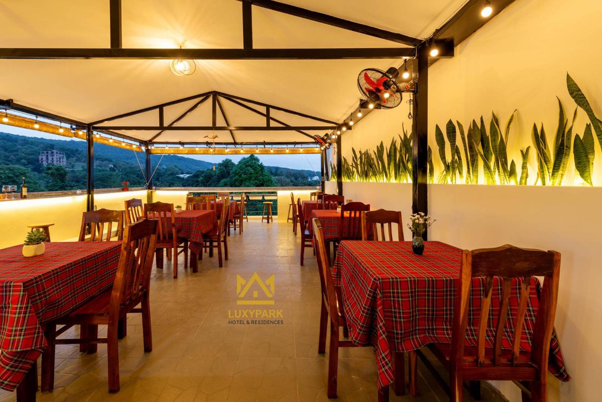 Luxy Park Hotel - Phu Quoc Centre Buitenkant foto